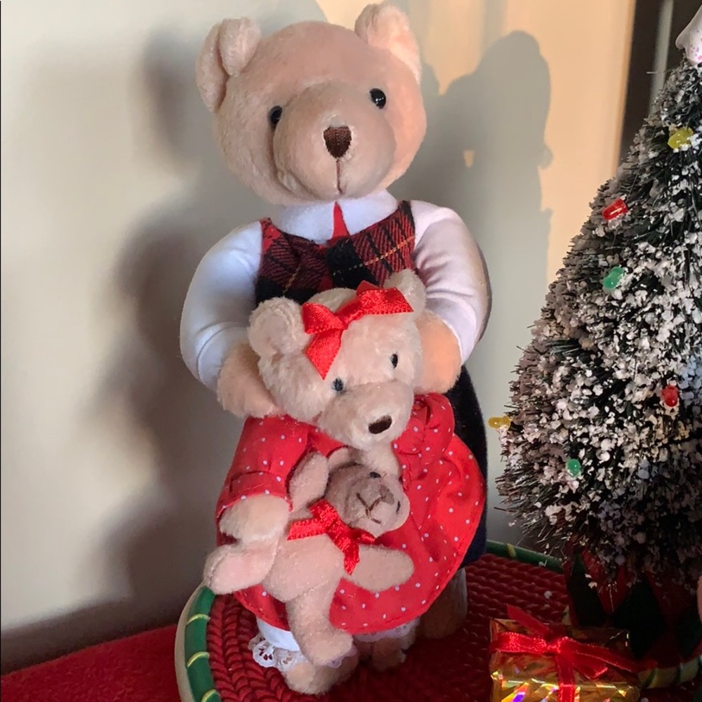 Animated/Musical A Beary Merry Holiday Celebration - Picture 4 of 9